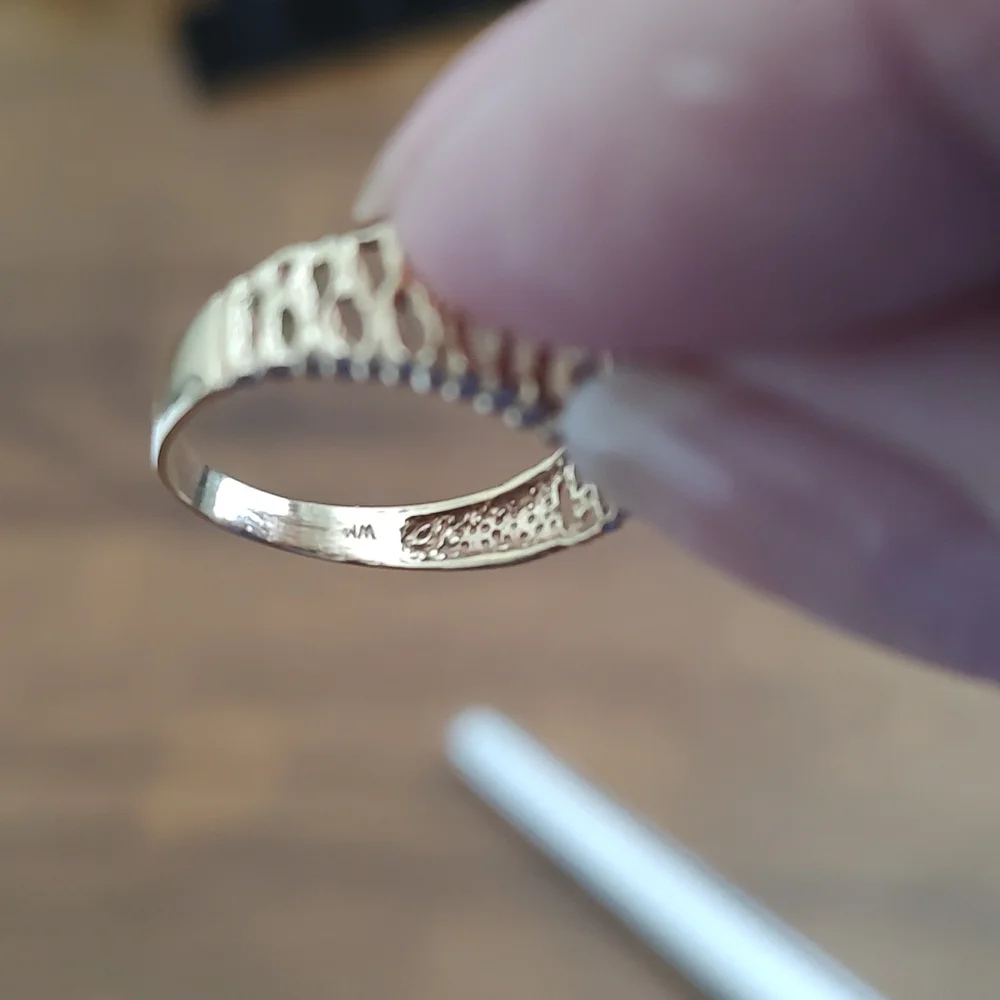 I0k Solid  Yellow Gold diamond ring - Picture 8 of 9